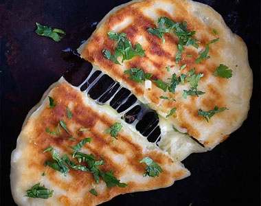 CHEESE NAAN    