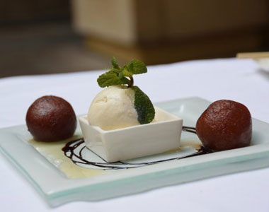 HOT GULAB JAMUN WITH ICE CREAM